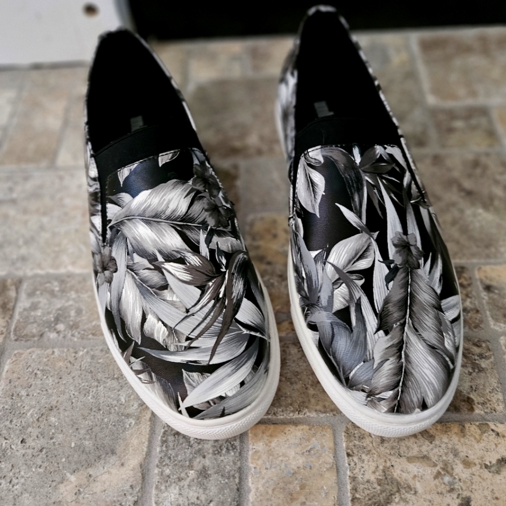 Unlisted belton slip on shoes tropical print size 9 Men's NWT
